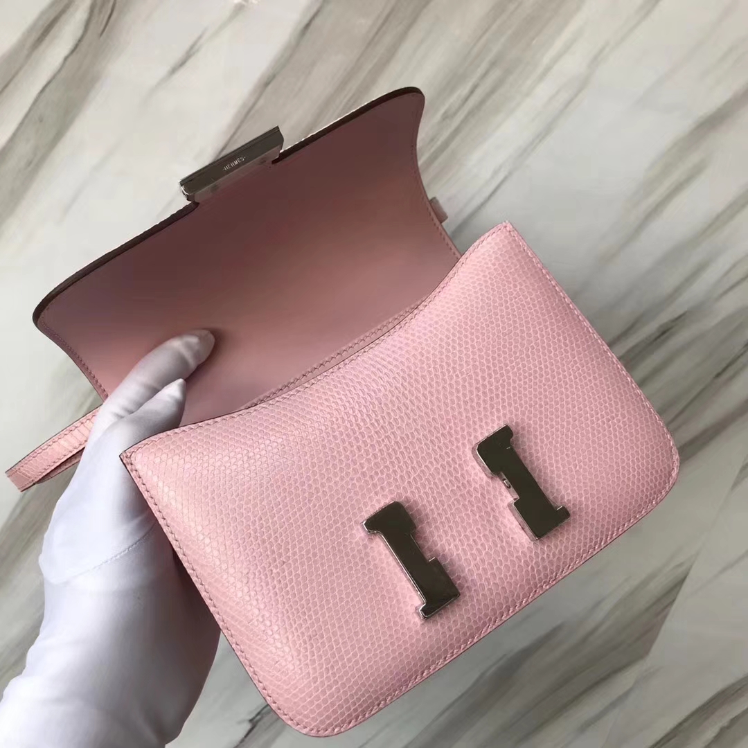 Hermès（爱马仕）Constance空姐包 Lizard 进口亮面蜥蜴 芭比粉 银扣 18cm