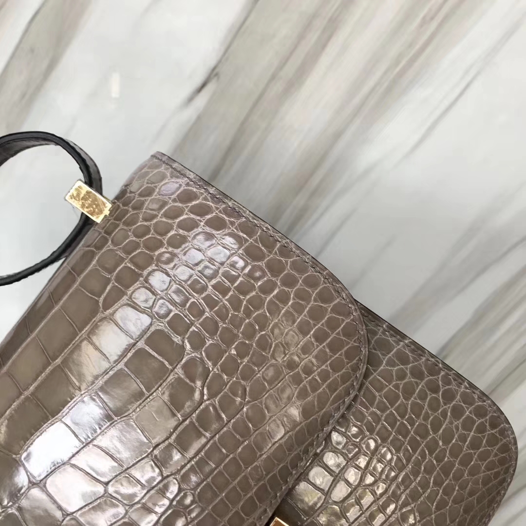 Hermès（爱马仕）Constance空姐包 Alligator shiny 亮面鳄鱼 ck81 斑鸠灰 金扣 顶级手缝 24cm