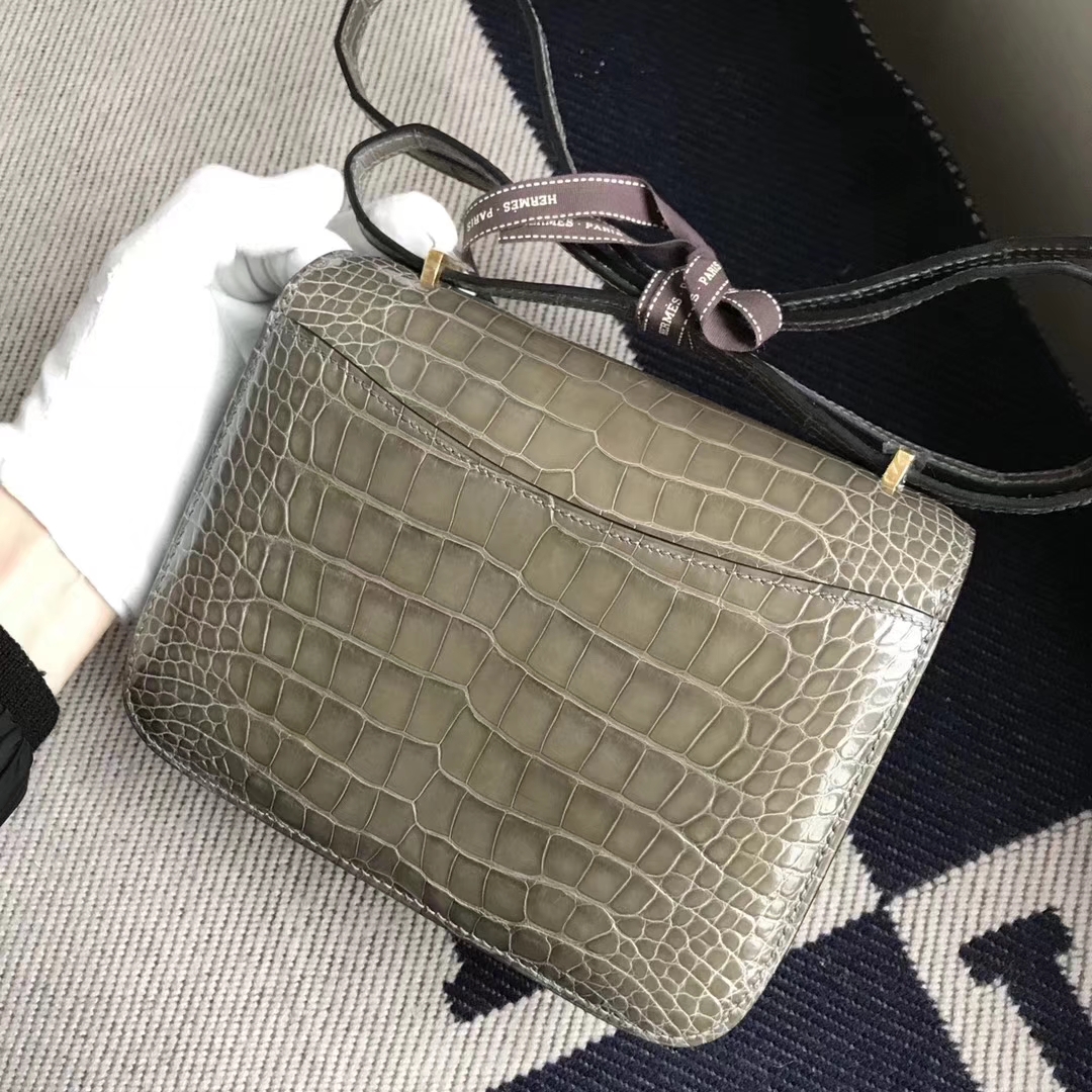 Hermès（爱马仕）Constance空姐包 Alligator shiny 亮面鳄鱼 ck81 斑鸠灰 金扣 品相完美 顶级货 18cm