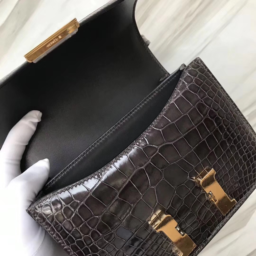 Hermès（爱马仕）Constance Alligator shiny 亮面鳄鱼 ck88 石墨灰 金扣 18cm 顶级现货