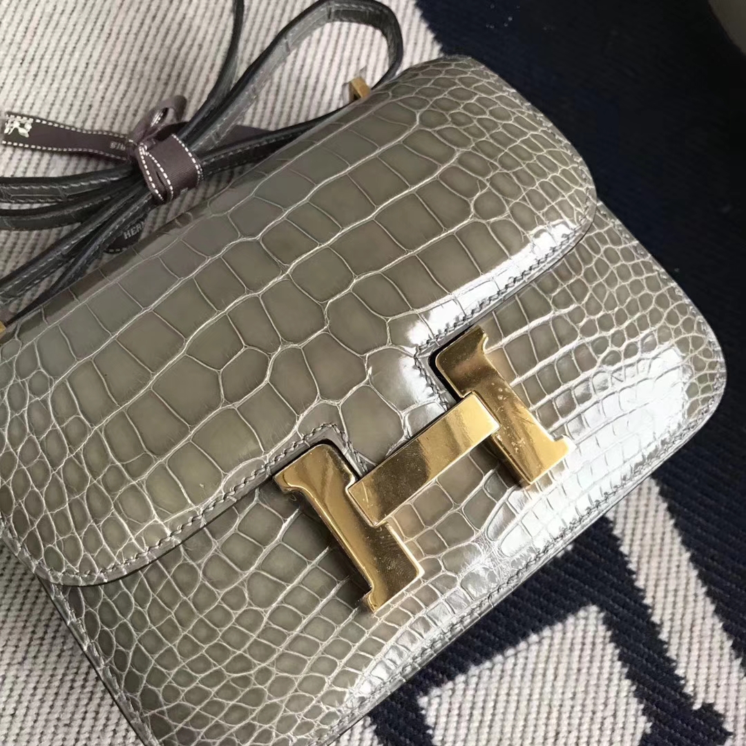 Hermès(爱马仕)Constance空姐包 Alligator shiny 亮面鳄鱼 ck81 斑鸠灰 金扣 品相完美 顶级货 18cm-拉尔森鳄鱼皮具定制 - 爱马仕包包官网 Hermès(爱马仕)Constance空姐包 Alligator shiny 亮面鳄鱼 ck81 斑鸠灰 金扣 品相完美 顶级货 18cm