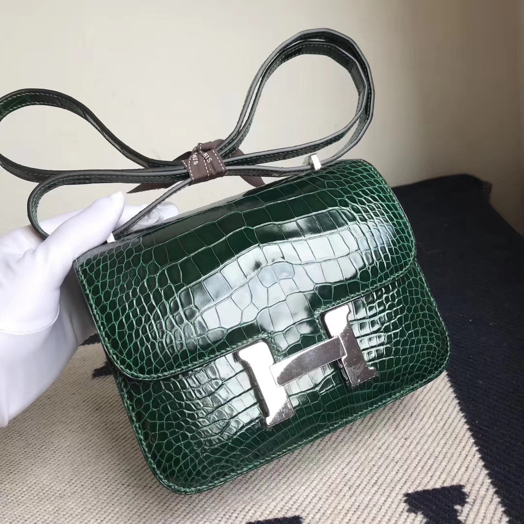 Hermès（爱马仕）Constance空姐包 Alligator shiny 亮面鳄鱼  ck67 祖母绿 银扣 顶级现货 18cm