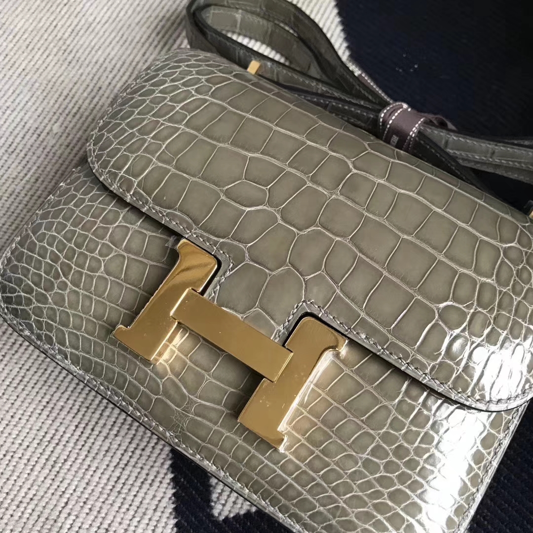 Hermès（爱马仕）Constance空姐包 Alligator shiny 亮面鳄鱼 ck81 斑鸠灰 金扣 品相完美 顶级货 18cm