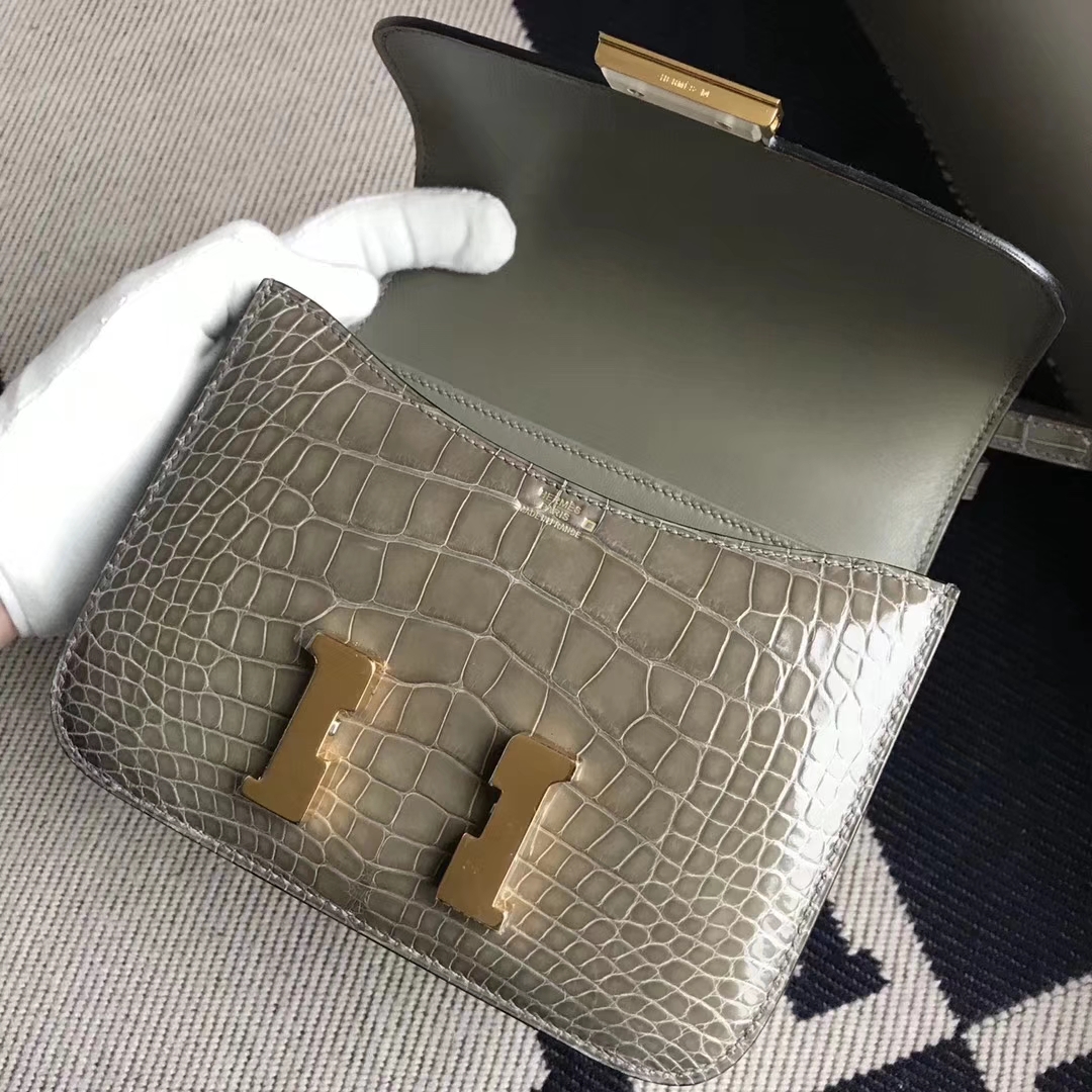 Hermès（爱马仕）Constance空姐包 Alligator shiny 亮面鳄鱼 ck81 斑鸠灰 金扣 品相完美 顶级货 18cm