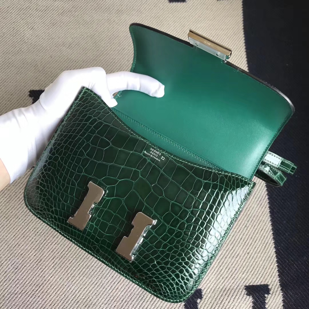 Hermès（爱马仕）Constance空姐包 Alligator shiny 亮面鳄鱼  ck67 祖母绿 银扣 顶级现货 18cm