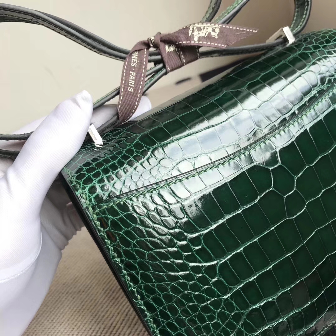 Hermès（爱马仕）Constance空姐包 Alligator shiny 亮面鳄鱼  ck67 祖母绿 银扣 顶级现货 18cm