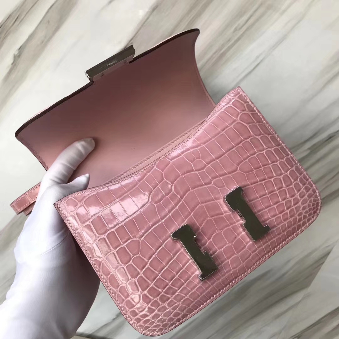 Hermès（爱马仕）Constance空姐包 Alligator shiny 亮面鳄鱼 5Z 印度粉 银扣 18cm 顶级现货