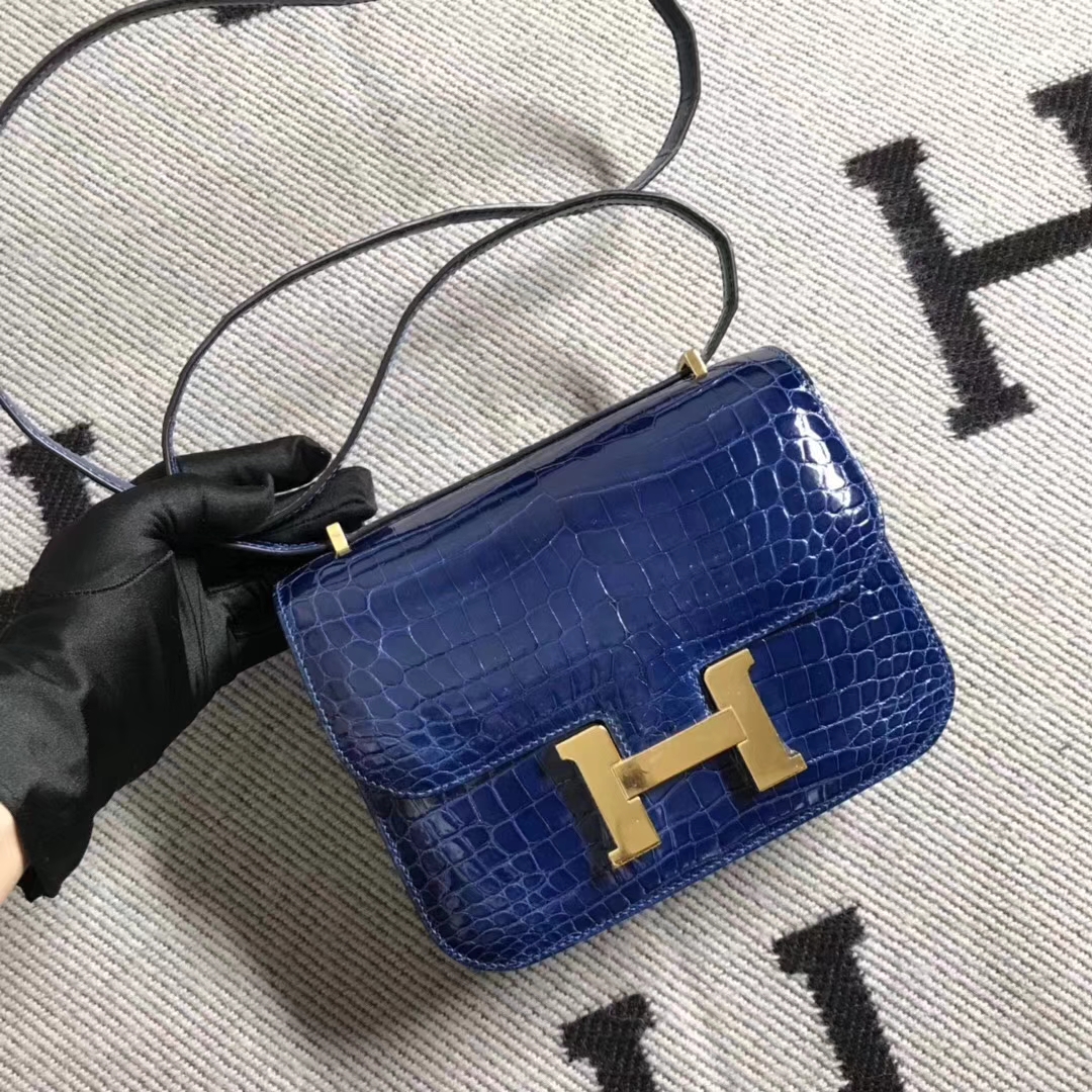 Hermès（爱马仕）极品空姐包Constance 宝蓝色 亮面鳄鱼 金扣 19cm 现货