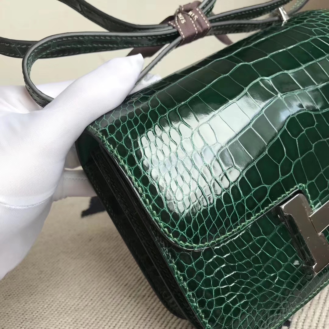 Hermès（爱马仕）Constance空姐包 Alligator shiny 亮面鳄鱼  ck67 祖母绿 银扣 顶级现货 18cm