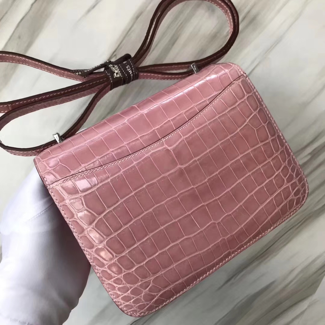 Hermès（爱马仕）Constance空姐包 Alligator shiny 亮面鳄鱼 5Z 印度粉 银扣 18cm 顶级现货