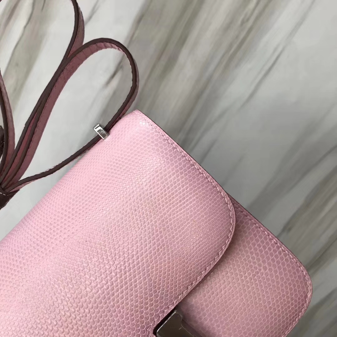 Hermès（爱马仕）Constance空姐包 Lizard 进口亮面蜥蜴 芭比粉 银扣 18cm