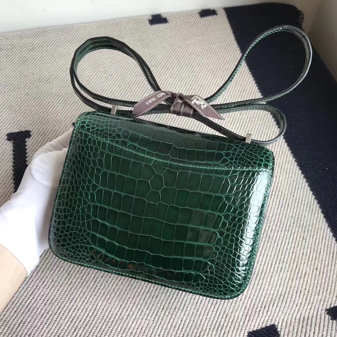 Hermès（爱马仕）Constance空姐包 Alligator shiny 亮面鳄鱼  ck67 祖母绿 银扣 顶级现货 18cm