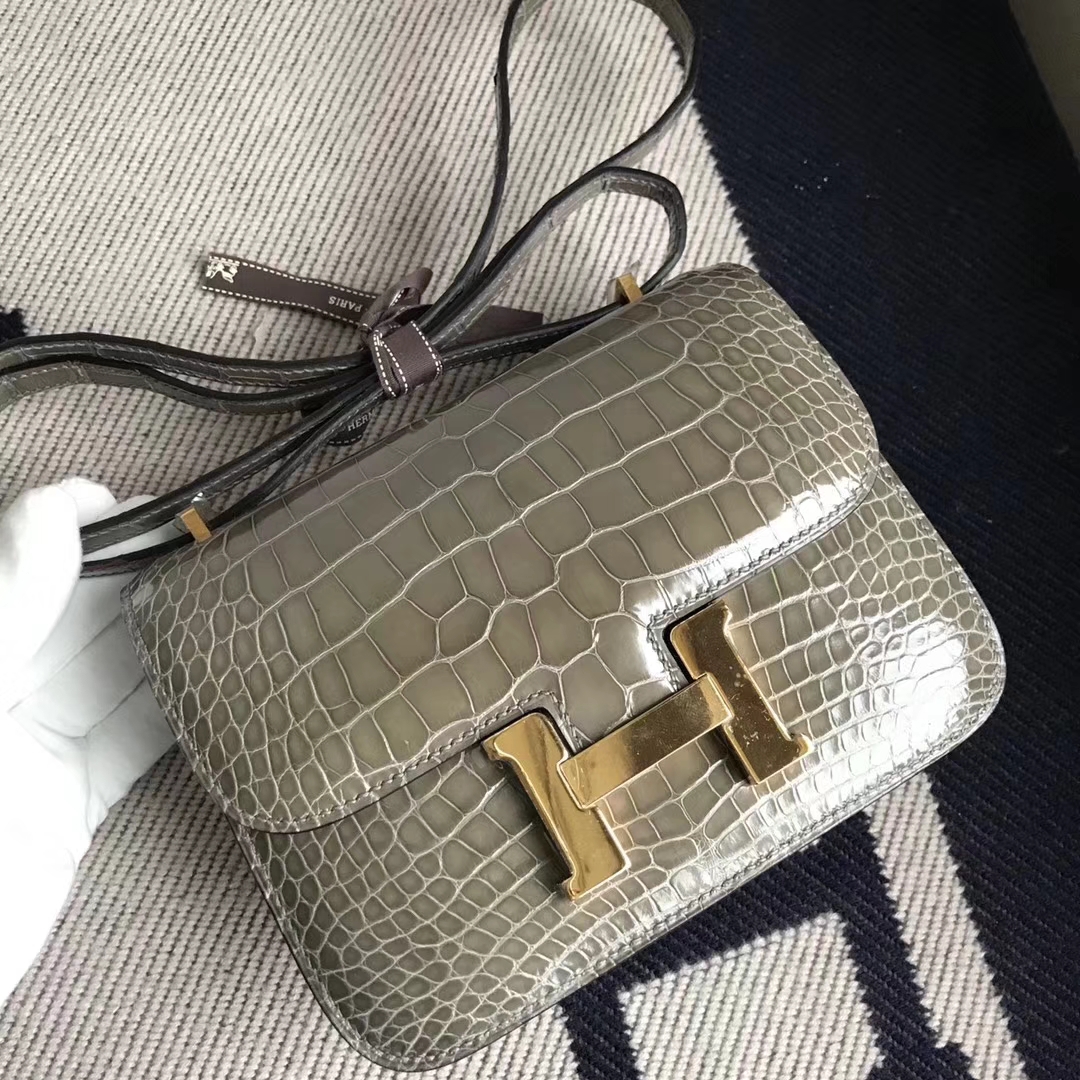 Hermès（爱马仕）Constance空姐包 Alligator shiny 亮面鳄鱼 ck81 斑鸠灰 金扣 品相完美 顶级货 18cm