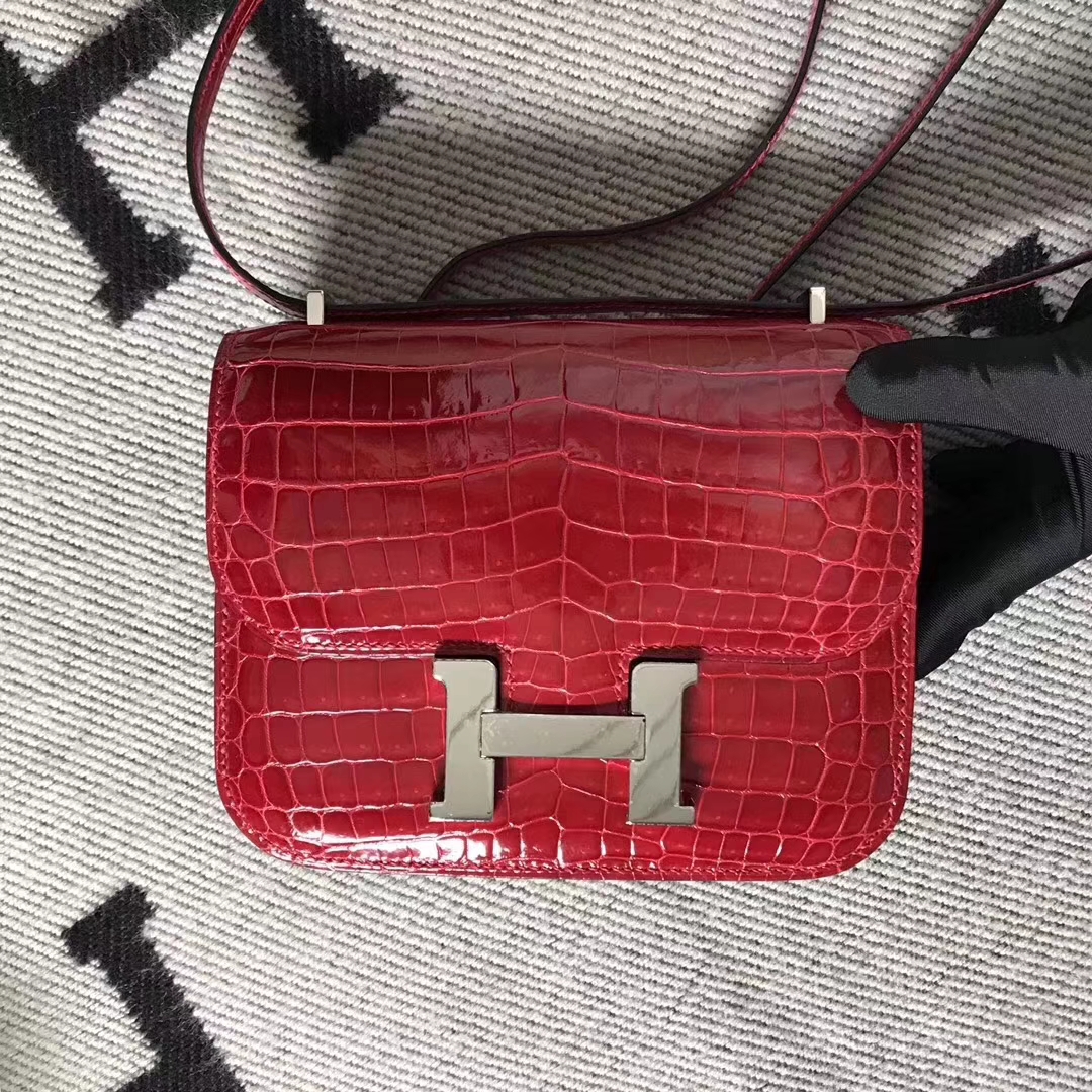 Hermès（爱马仕）极品空姐包Constance 大红色 亮面鳄鱼 银扣 19cm 现货