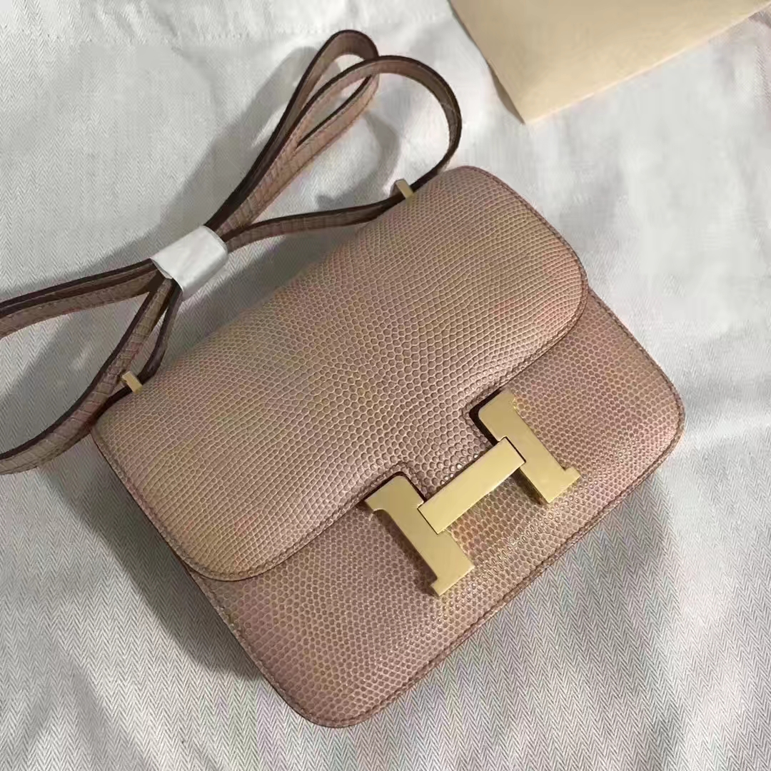 Hermès（爱马仕）Constance 空姐包 Lizard 进口亮面蜥蜴皮 杏色 金扣 18cm