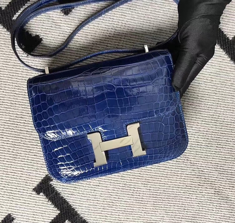 Hermès（爱马仕）Constance空姐包 亮面鳄鱼皮 宝蓝 银扣 19cm