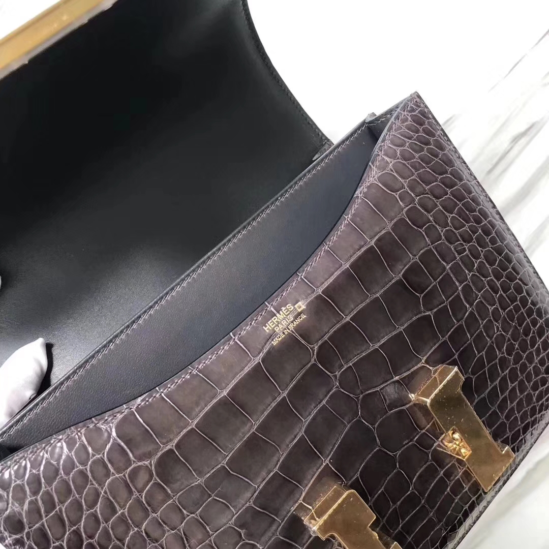 Hermès（爱马仕）Constance24cm Alligator shiny 亮面鳄鱼 ck88 石墨灰 金扣 现货
