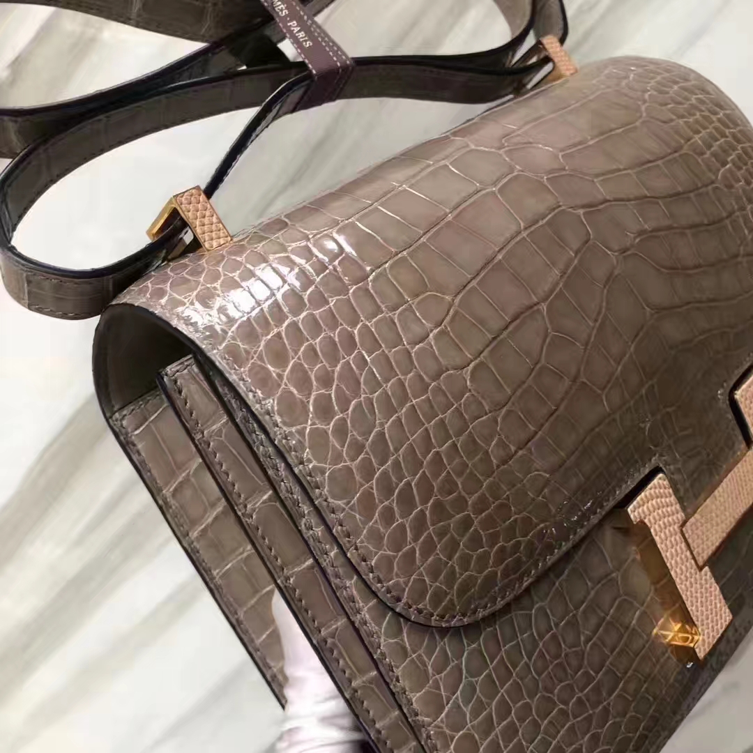 Hermès（爱马仕）Constance空姐包 shiny alligator crocodile 亮面澳洲美洲鳄 ck81斑鸠灰拼蜥蜴扣 23cm