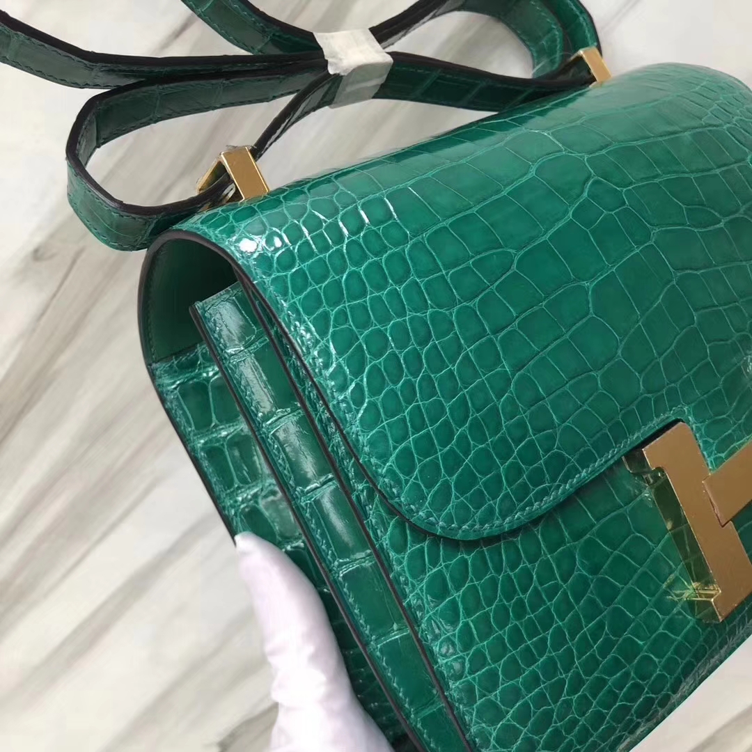 Hermès（爱马仕）Constance24cm Alligator shiny 亮面鳄鱼 6Ｑ 翡翠绿 金扣 现货