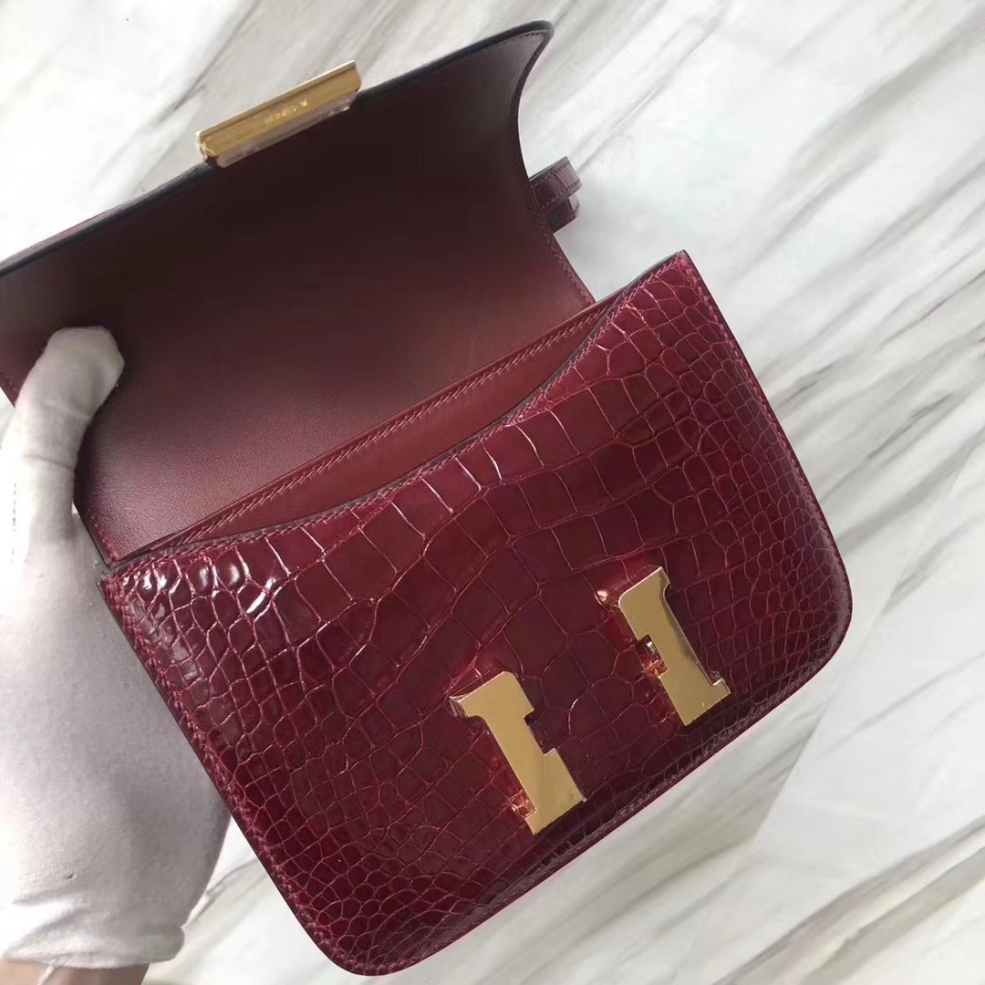 Hermès（爱马仕）Constance空姐包 Alligator shiny 亮面鳄鱼 F5 勃艮第酒红 金扣 18cm