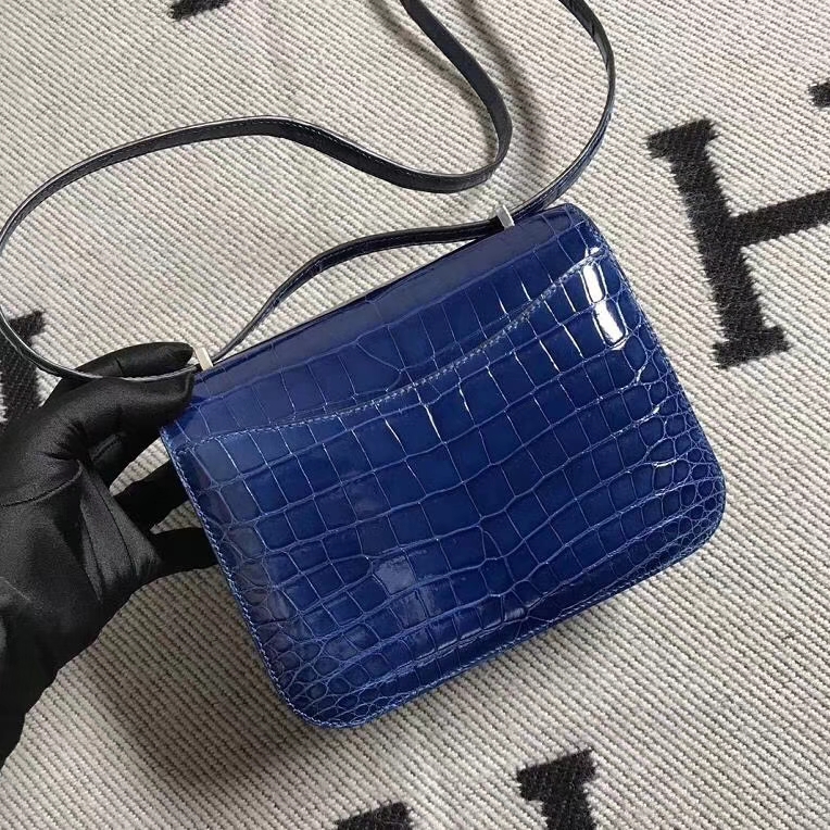 Hermès（爱马仕）Constance空姐包 亮面鳄鱼皮 宝蓝 银扣 19cm