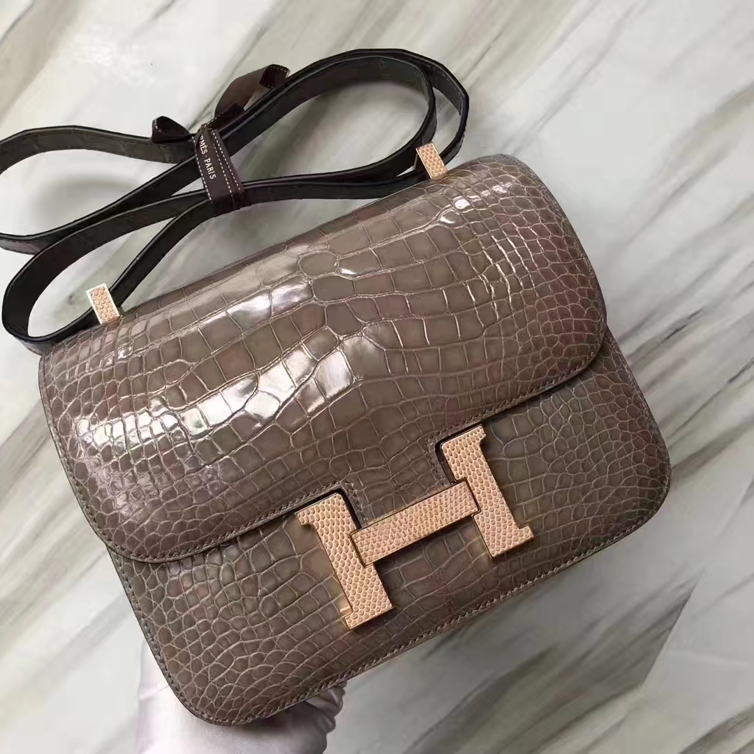 Hermès（爱马仕）Constance空姐包 shiny alligator crocodile 亮面澳洲美洲鳄 ck81斑鸠灰拼蜥蜴扣 23cm