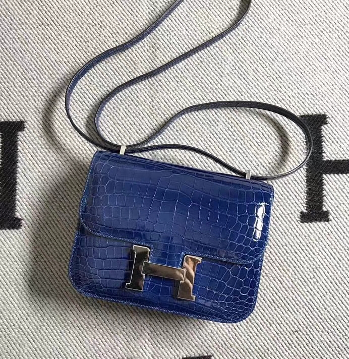 Hermès(爱马仕)Constance空姐包 亮面鳄鱼皮 宝蓝 银扣 19cm-拉尔森鳄鱼皮具定制 - 爱马仕包包官网 Hermès(爱马仕)Constance空姐包 亮面鳄鱼皮 宝蓝 银扣 19cm