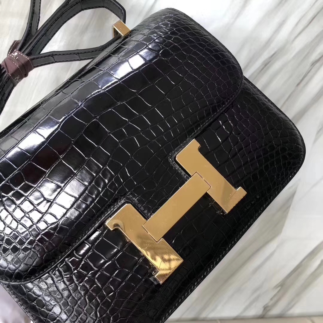 Hermès（爱马仕）Constance24cm Alligator shiny 亮面鳄鱼 ck89 黑色 noir 金扣 现货