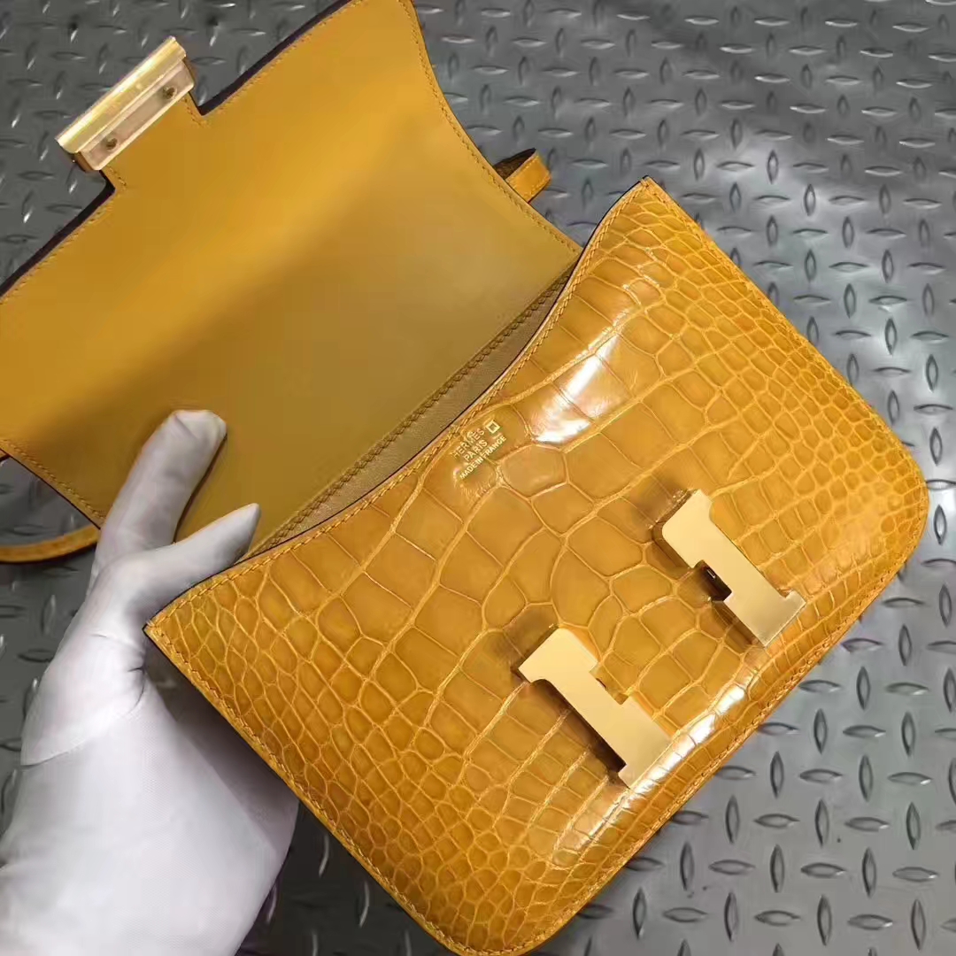 Hermès（爱马仕）Constance 空姐包 亮面鳄鱼9D 琥珀黄 ambre 金扣 18cm