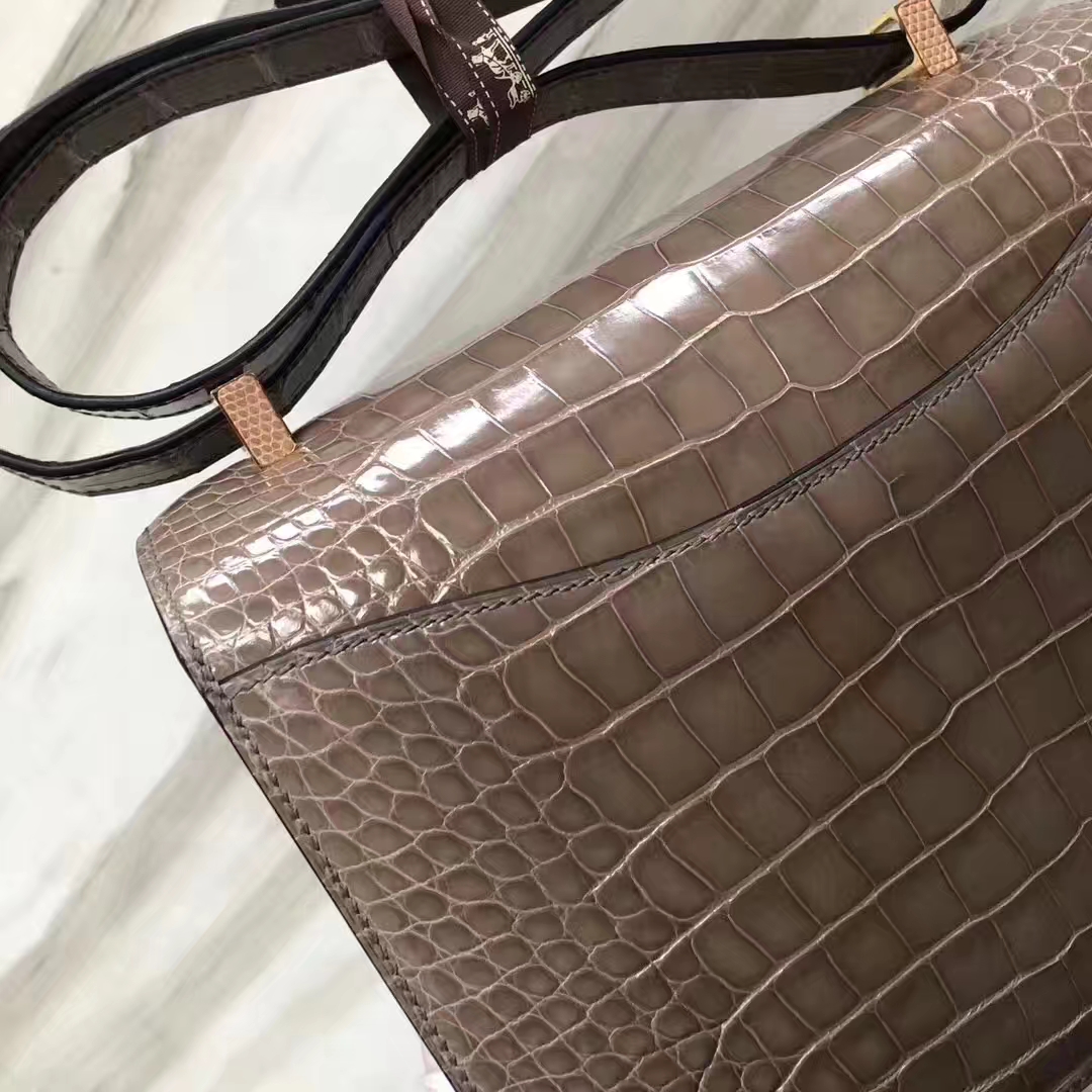 Hermès（爱马仕）Constance空姐包 shiny alligator crocodile 亮面澳洲美洲鳄 ck81斑鸠灰拼蜥蜴扣 23cm