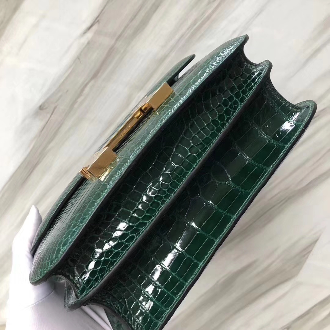 Hermès（爱马仕）Constance24cm Alligator shiny 亮面鳄鱼 ck67 祖母绿 金扣 现货