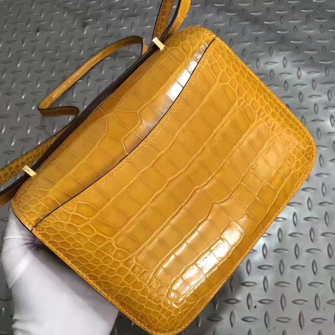 Hermès（爱马仕）Constance 空姐包 亮面鳄鱼9D 琥珀黄 ambre 金扣 18cm