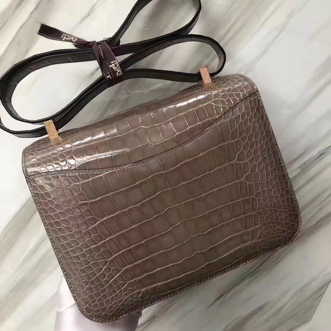 Hermès（爱马仕）Constance空姐包 shiny alligator crocodile 亮面澳洲美洲鳄 ck81斑鸠灰拼蜥蜴扣 23cm