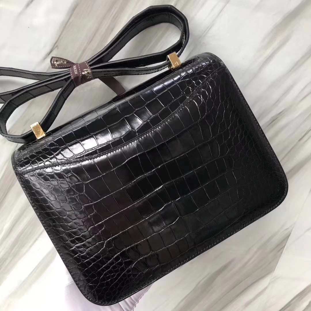 Hermès（爱马仕）Constance24cm Alligator shiny 亮面鳄鱼 ck89 黑色 noir 金扣 现货
