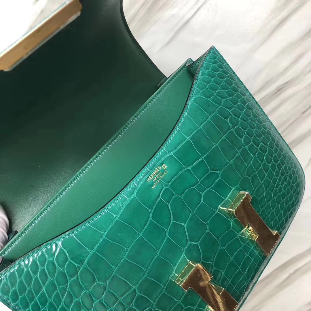 Hermès（爱马仕）Constance24cm Alligator shiny 亮面鳄鱼 6Ｑ 翡翠绿 金扣 现货