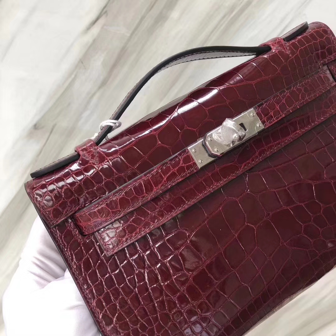 Hermès(爱马仕)Mini Kelly 亮面框框美洲鳄 F5勃艮第酒红 顶级工艺 蜡线全手工 银扣 22cm-拉尔森鳄鱼皮具定制 - 爱马仕包包官网 Hermès(爱马仕)Mini Kelly 亮面框框美洲鳄 F5勃艮第酒红 顶级工艺 蜡线全手工 银扣 22cm