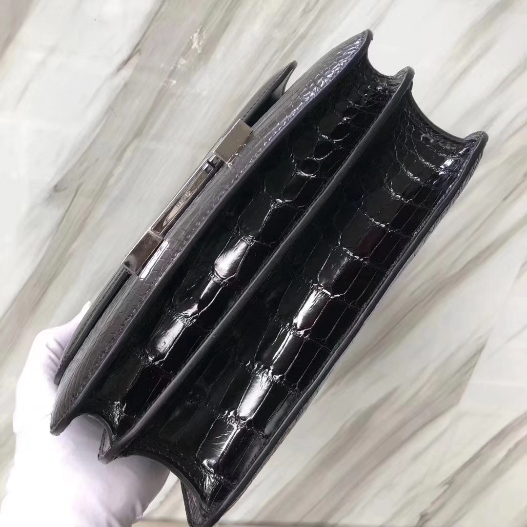 Hermès（爱马仕）Constance24cm Alligator shiny 亮面鳄鱼 ck89 黑色 noir 银扣 现货