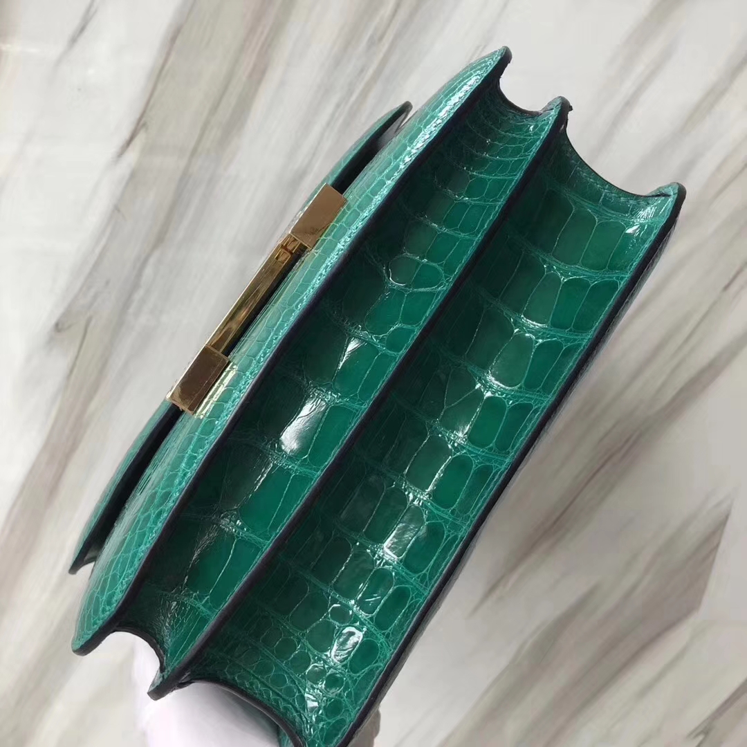 Hermès（爱马仕）Constance24cm Alligator shiny 亮面鳄鱼 6Ｑ 翡翠绿 金扣 现货
