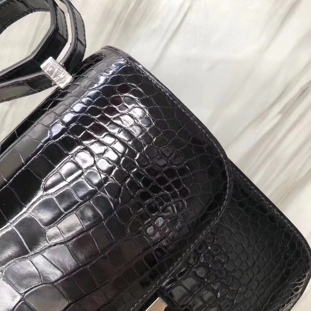 Hermès（爱马仕）Constance24cm Alligator shiny 亮面鳄鱼 ck89 黑色 noir 银扣 现货