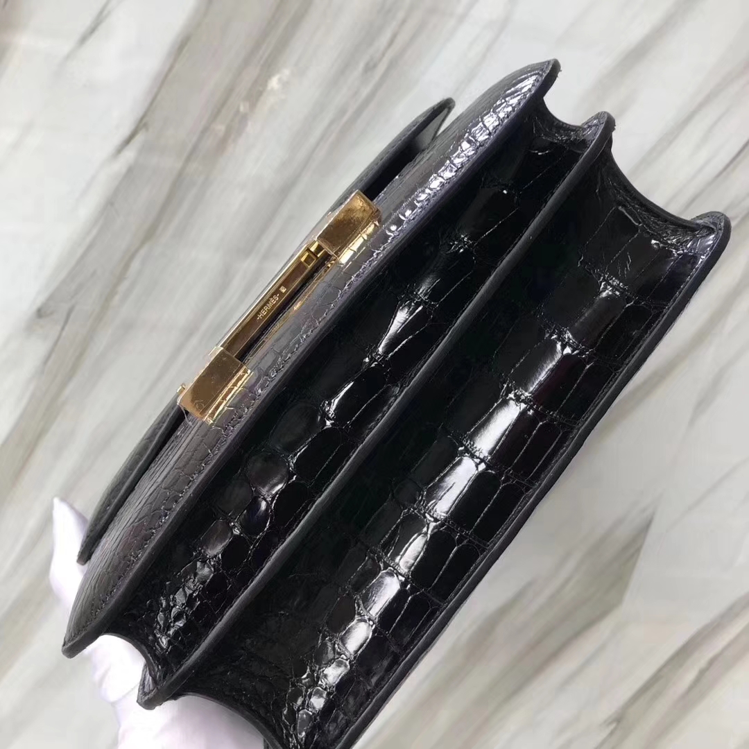 Hermès（爱马仕）Constance24cm Alligator shiny 亮面鳄鱼 ck89 黑色 noir 金扣 现货