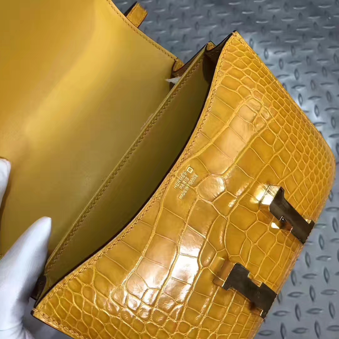 Hermès（爱马仕）Constance 空姐包 亮面鳄鱼9D 琥珀黄 ambre 金扣 18cm