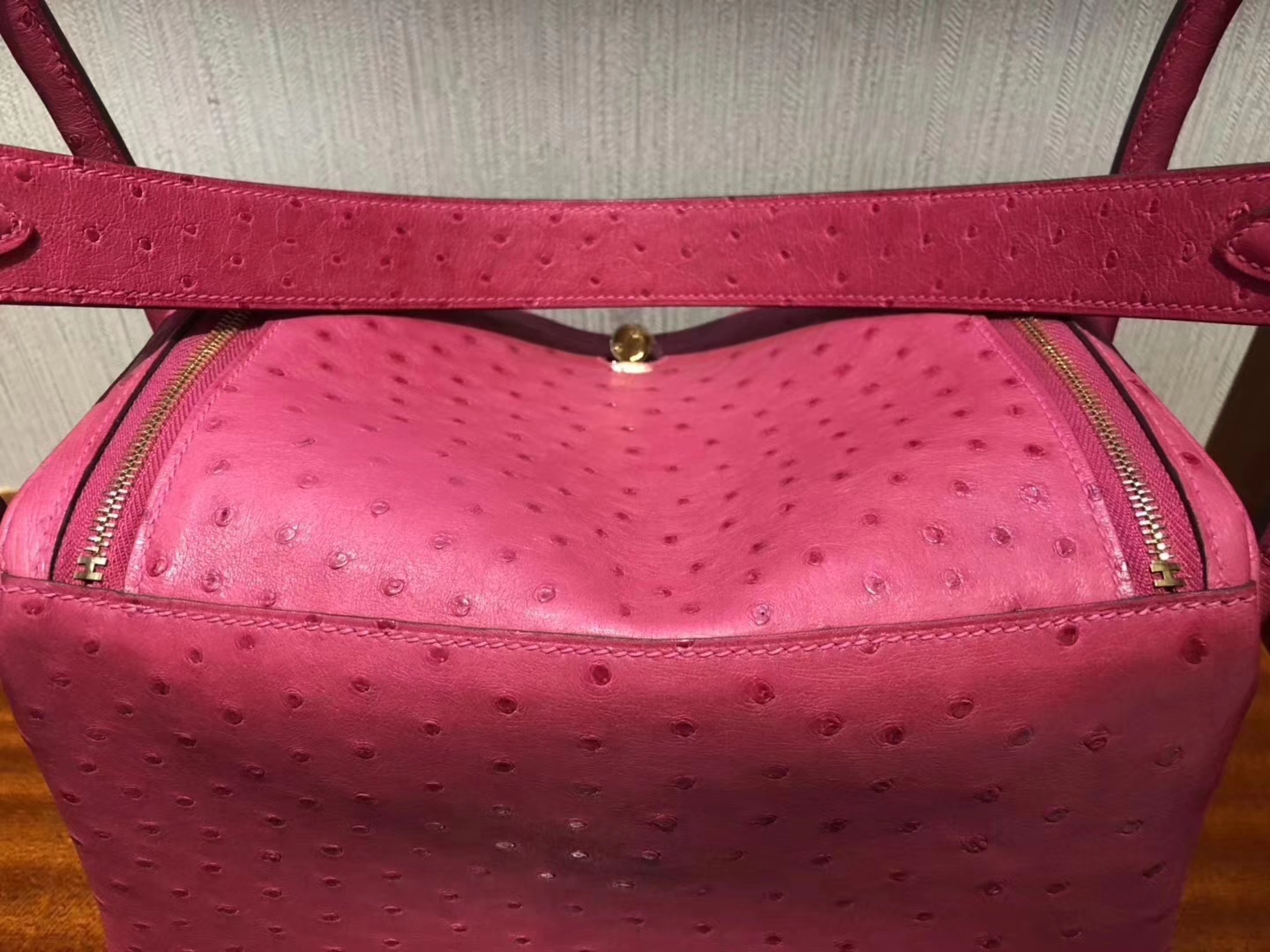 Hermès（爱马仕）Lindy琳迪包 Ostrich kk 鸵鸟 E5 糖果粉 金扣 26cm
