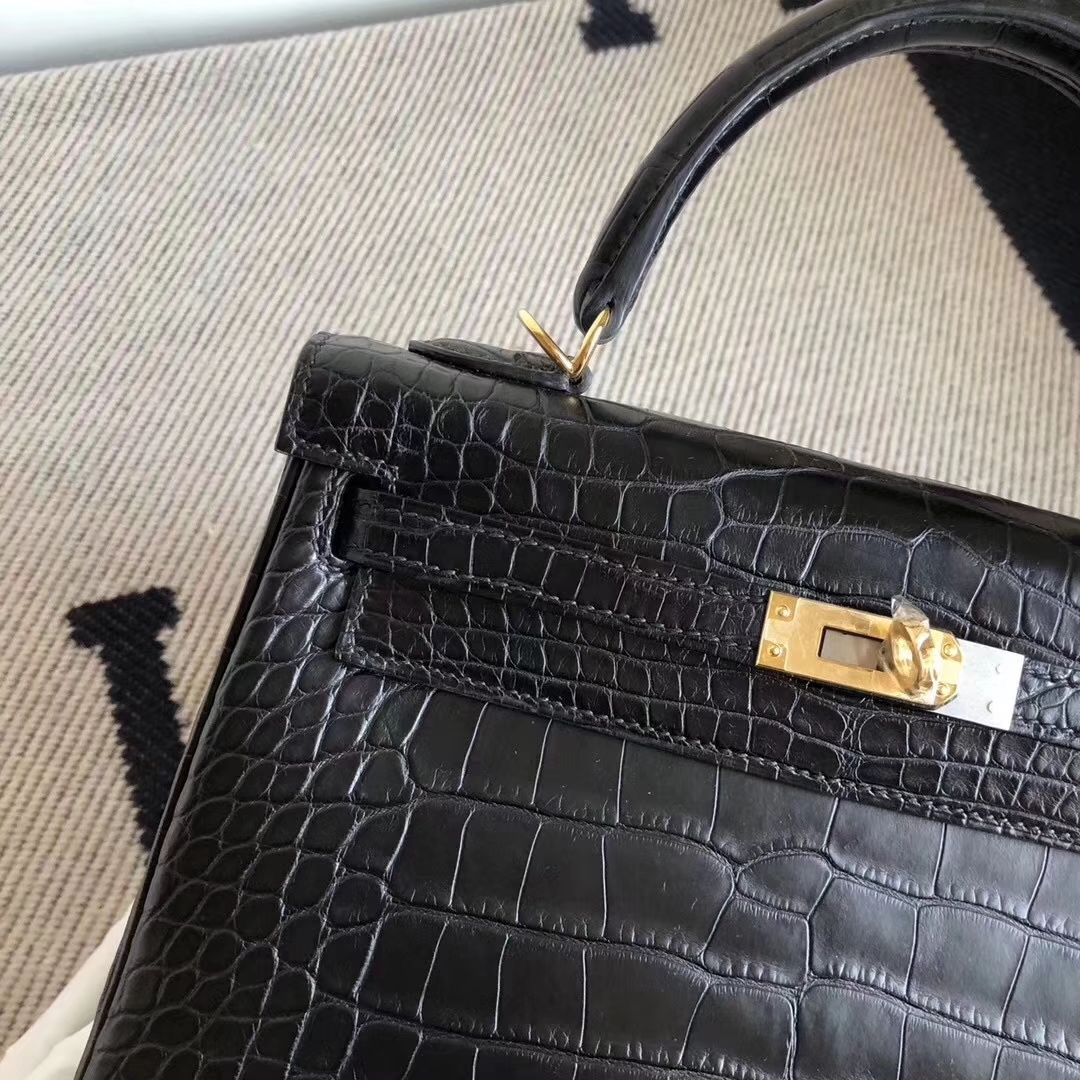 Hermès(爱马仕)Kelly Alligator matt 雾面鳄鱼 ck89 黑色 noir 金扣 顶级手缝 25cm 现货-拉尔森鳄鱼皮具定制 - 爱马仕包包官网 Hermès(爱马仕)Kelly Alligator matt 雾面鳄鱼 ck89 黑色 noir 金扣 顶级手缝 25cm 现货
