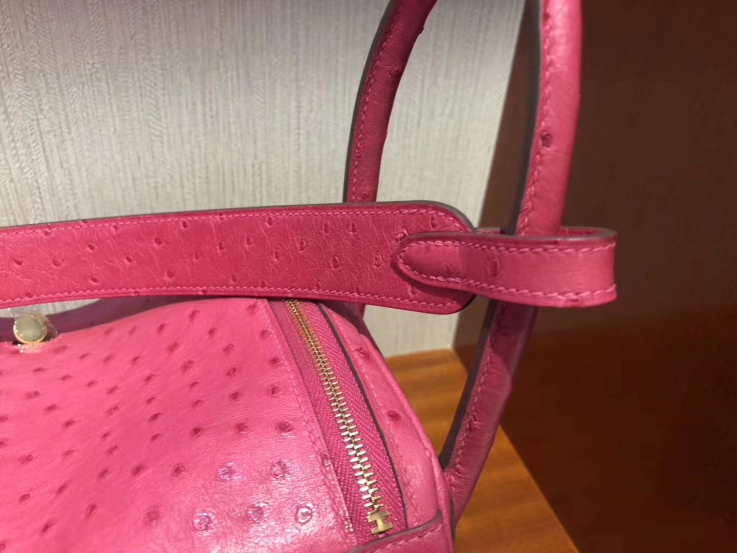 Hermès（爱马仕）Lindy琳迪包 Ostrich kk 鸵鸟 E5 糖果粉 金扣 26cm