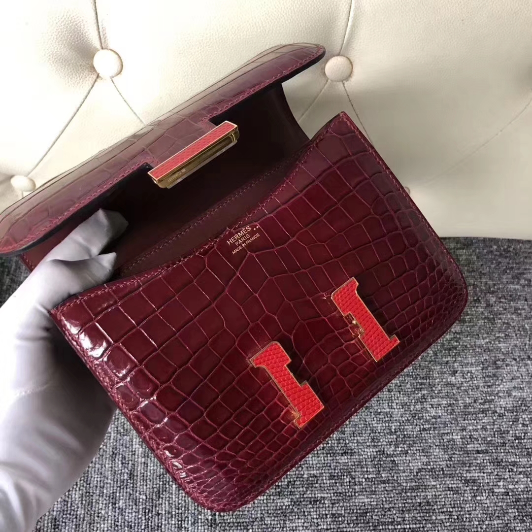 Hermès(爱马仕)Constance空姐包 Crocodile shiny 亮面鳄鱼 F5 勃艮第酒红 蜥蜴扣 金扣 18cm-拉尔森鳄鱼皮具定制 - 爱马仕包包官网 Hermès(爱马仕)Constance空姐包 Crocodile shiny 亮面鳄鱼 F5 勃艮第酒红 蜥蜴扣 金扣 18cm