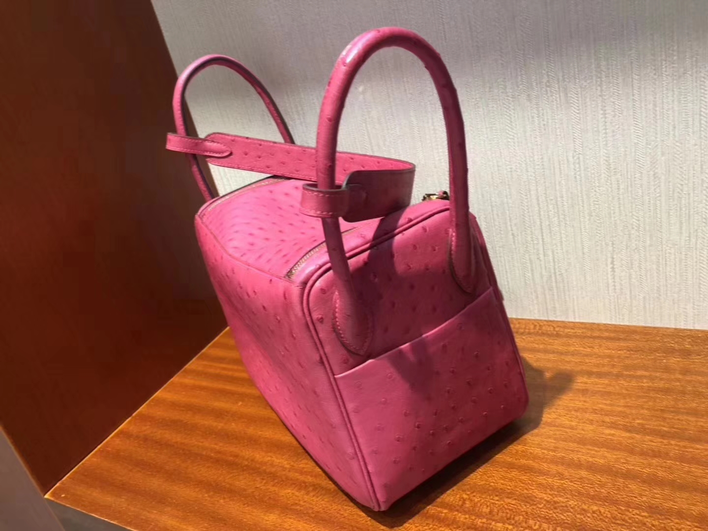 Hermès（爱马仕）Lindy琳迪包 Ostrich kk 鸵鸟 E5 糖果粉 金扣 26cm