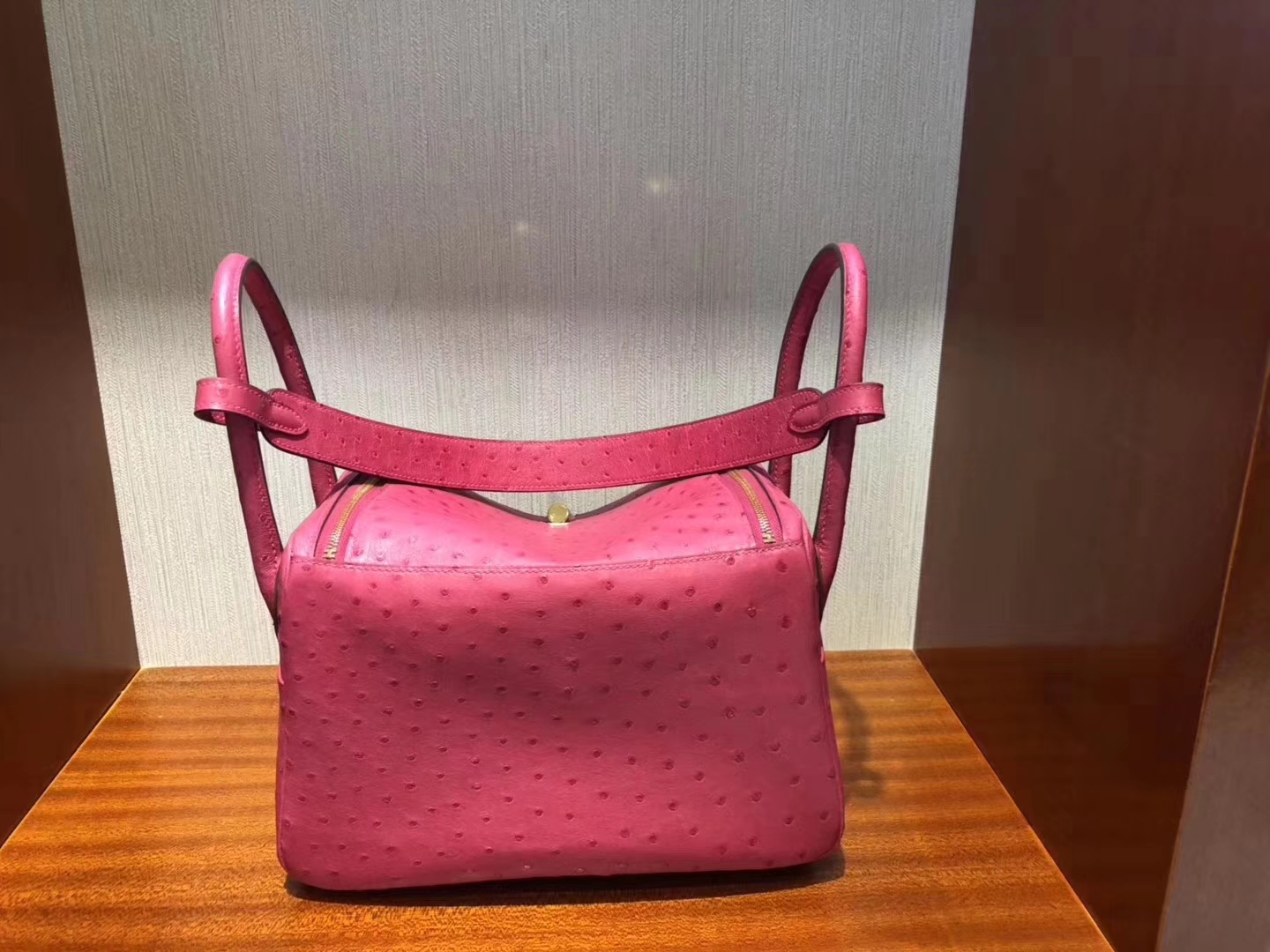 Hermès（爱马仕）Lindy琳迪包 Ostrich kk 鸵鸟 E5 糖果粉 金扣 26cm