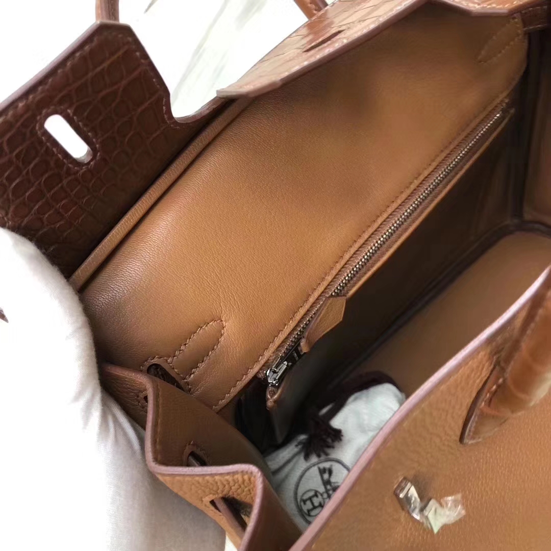Hermès(爱马仕)Birkin铂金包 金棕色 touch 雾面鳄鱼拼小牛皮 玫瑰金 25cm-拉尔森鳄鱼皮具定制 - 爱马仕包包官网 Hermès(爱马仕)Birkin铂金包 金棕色 touch 雾面鳄鱼拼小牛皮 玫瑰金 25cm
