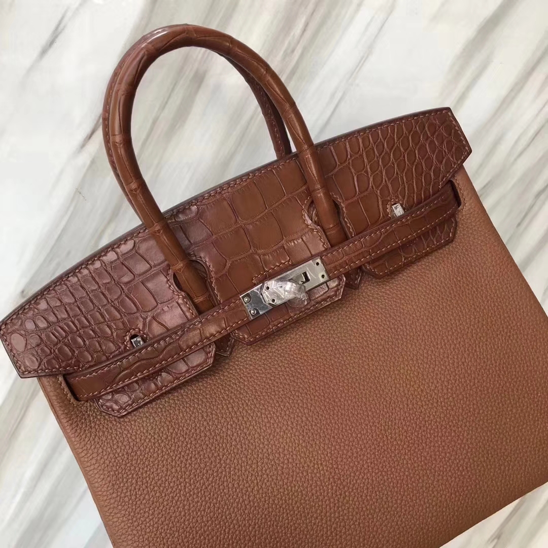 Hermès(爱马仕)Birkin铂金包 金棕色 touch 雾面鳄鱼拼小牛皮 玫瑰金 25cm-拉尔森鳄鱼皮具定制 - 爱马仕包包官网 Hermès(爱马仕)Birkin铂金包 金棕色 touch 雾面鳄鱼拼小牛皮 玫瑰金 25cm