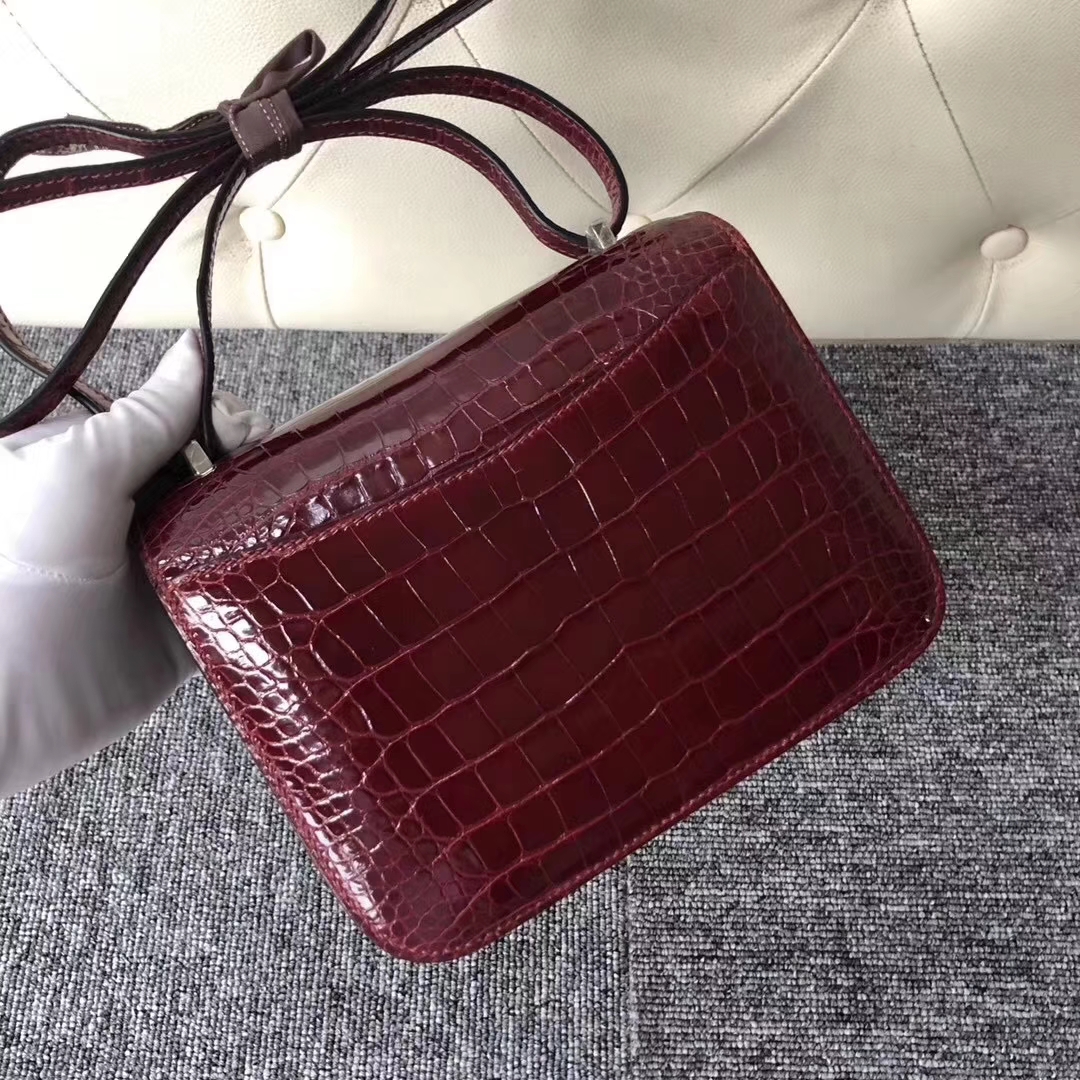 Hermès(爱马仕)Constance空姐包 Crocodile shiny 亮面鳄鱼 F5 勃艮第酒红 银扣 18cm-拉尔森鳄鱼皮具定制 - 爱马仕包包官网 Hermès(爱马仕)Constance空姐包 Crocodile shiny 亮面鳄鱼 F5 勃艮第酒红 银扣 18cm